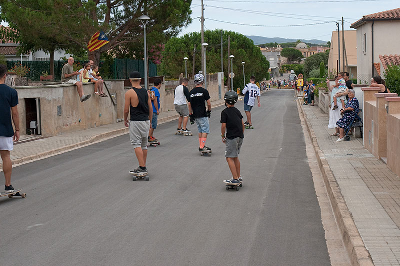 05-08-16-festa-major-baixada-longboard-4