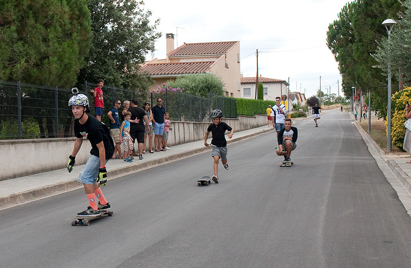 05-08-16-festa-major-baixada-longboard-6