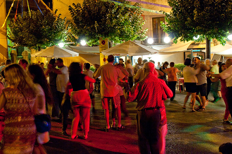 06-08-16-ball-de-nostalgia-i-pinxos-5